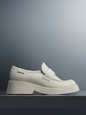 Charles & Keith Giselle Correa Fornido Charol Loafers Creme | 4095781-RY