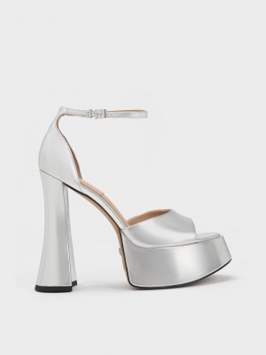 Charles & Keith Michelle Metallic Cuero Plataforma Sandals Plateados | 8251374-NS