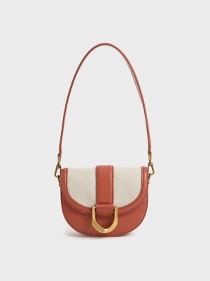 Charles & Keith Mini Gabine Two-Tone Saddle Bag? Rojos Oscuro | 6073582-AE