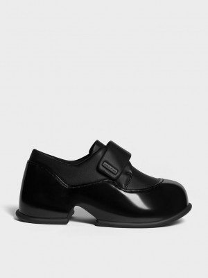 Charles & Keith Pixie Charol Plataforma Loafers Negros | 7512683-TN