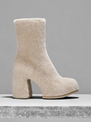 Charles & Keith Pixie Furry Plataforma Ankle Boots Beige | 1293864-DF
