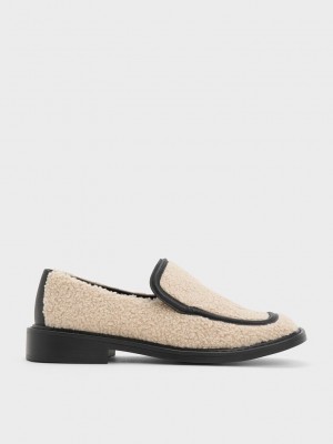 Charles & Keith Rosalie Furry Cuero Loafers Beige | 6730148-GZ