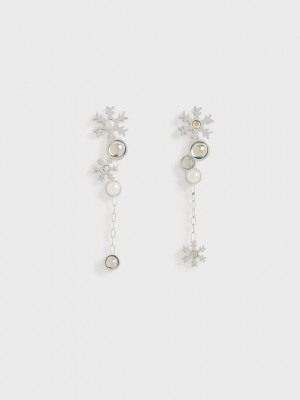 Charles & Keith Snowflakes-Motif Pearl & Crystal Drop Earrings Plateados | 2745306-OB